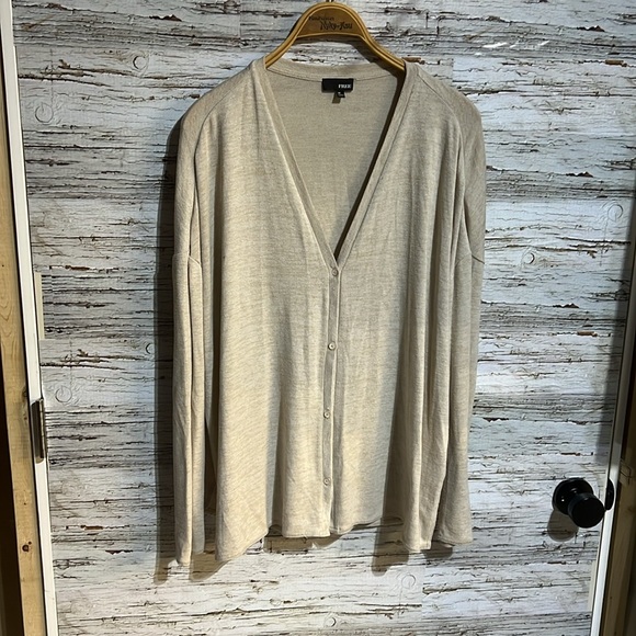 Aritzia Wilfred free cream button cartigain size medium - oversized - Picture 2 of 10